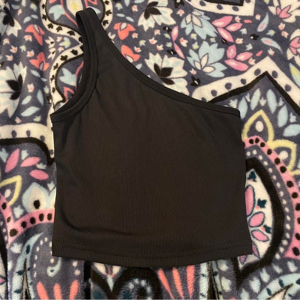 black ribbed one shoulder crop top